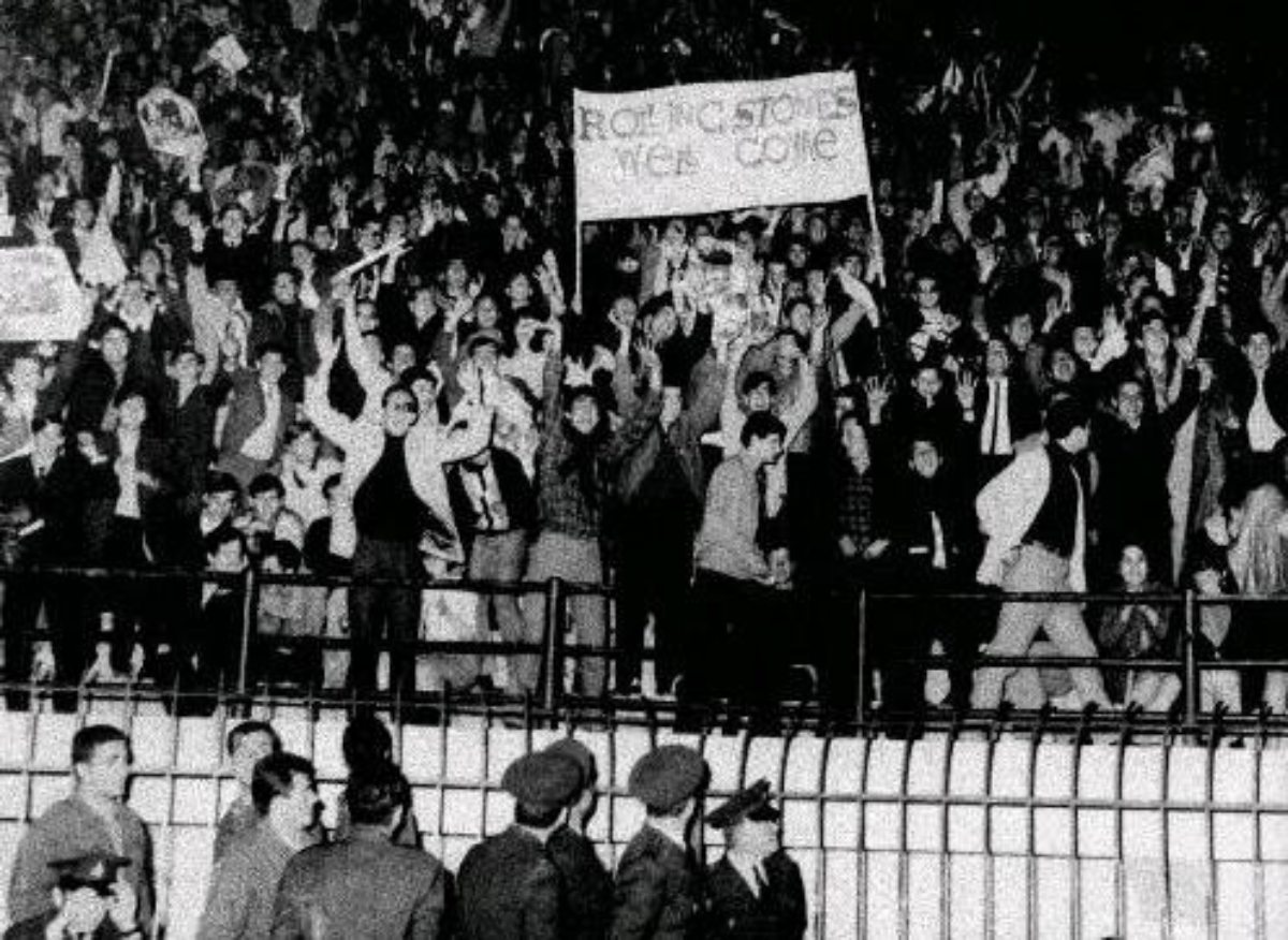 Η κατάσταση στο γήπεδο έγινε σταδιακά χαοτική