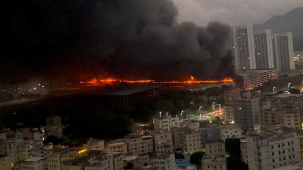 Συναγερμός στην Κίνα: Τεράστια φωτιά σε εγκαταστάσεις της BYD – Στιγμές πανικού με πυκνό καπνό