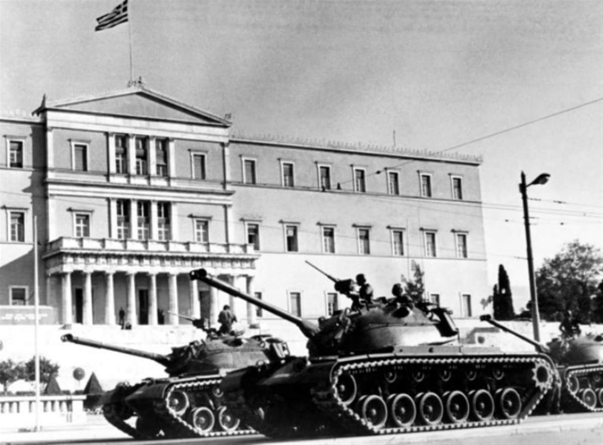 Τανκς κατέλαβαν κομβικά σημεία, ενώ πολιτικοί, δημοσιογράφοι και πολίτες συνελήφθησαν ή τέθηκαν υπό περιορισμό