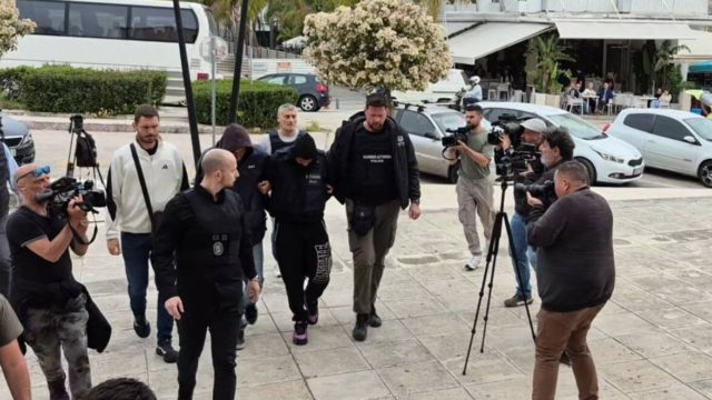 «Την πήγα λιπόθυμη έξω…»: Στο Δικαστήριο ο πρώην αρσιβαρίστας για τον θάνατο της Μυρτούς – Η ώρα της αλήθειας για το «ανθρωποκτονία από πρόθεση» την ημέρα που την αποχαιρετά το νησί!