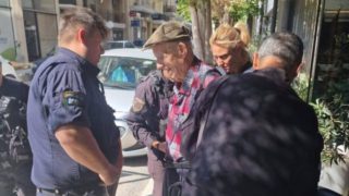 Ο αστυνομικός που συνέλαβε τον 89χρονο περιγράφει την κινηματογραφική στιγμή βήμα βήμα: «Έκανα ότι ήμουν πελάτης»