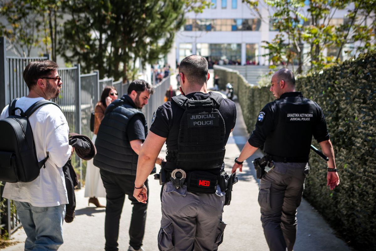 Διπλή ένοπλη επίθεση από 89χρονο