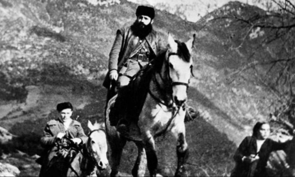 Είχε επιλέξει να εμπλακεί ενεργά στην Αντίσταση μέσα από την οργάνωση ΕΚΚΑ