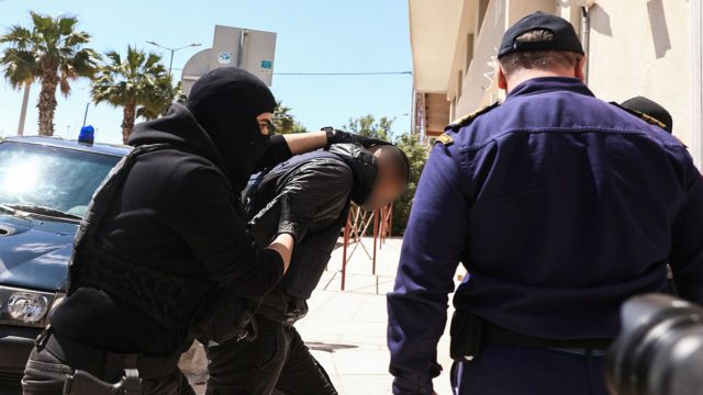 «Υπάρχει ανθρωποκτονία ενός παιδιού!»: Ξέσπασε ο πατέρας-αξιωματικός της ΕΛ.ΑΣ. στη δίκη για τον Άγιο Δημήτριο – Λυγμοί και λιποθυμίες στο εδώλιο