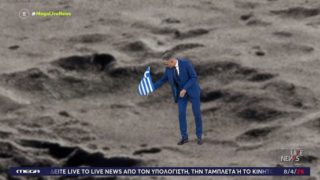 Ο Νίκος Ευαγγελάτος «πάτησε» Σελήνη: Το viral βίντεο που «γκρέμισε» το διαδίκτυο – Κάρφωσε την ελληνική σημαία στον κρατήρα!