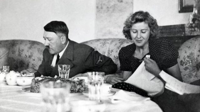 Σαν σήμερα, 30 Απριλίου 1945: Το τέλος του Αδόλφου Χίτλερ μέσα στο καταφύγιο του Βερολίνου