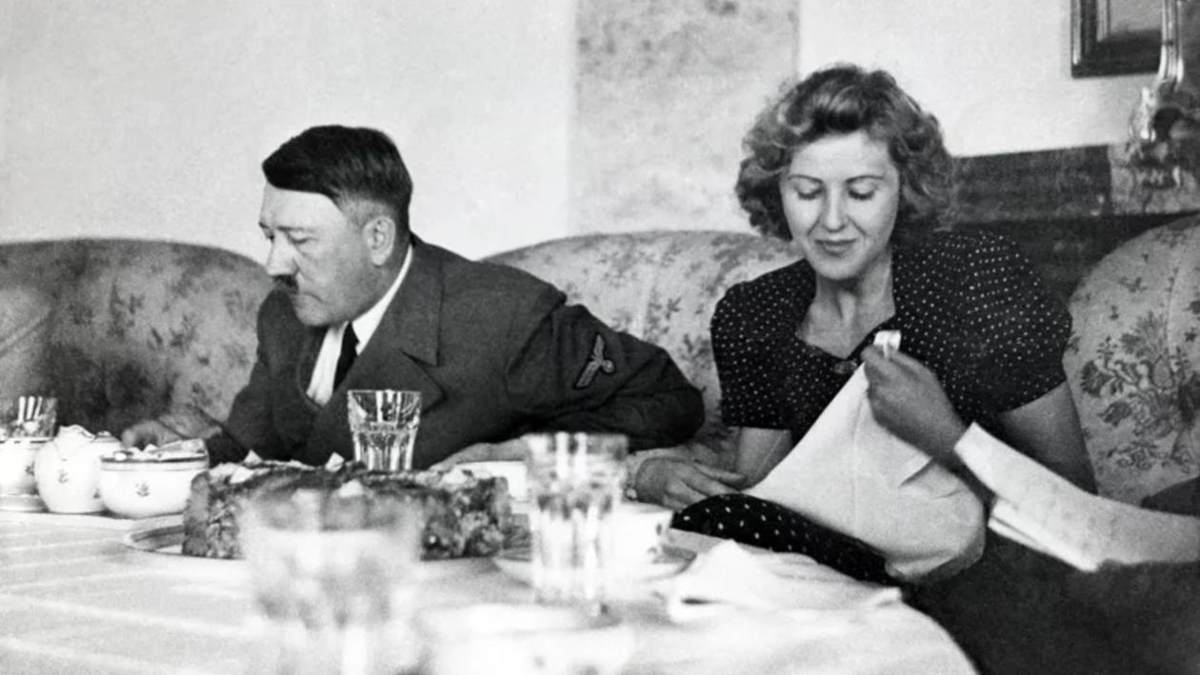Σαν σήμερα, 30 Απριλίου 1945: Το τέλος του Αδόλφου Χίτλερ μέσα στο καταφύγιο του Βερολίνου