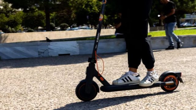 «Πόλεμος» στην άσφαλτο: Ο θάνατος του 13χρονου στην Ηλεία ξεσκεπάζει την αλήθεια για τα ηλεκτρικά πατίνια – Η ομολογία των γιατρών που σοκάρει