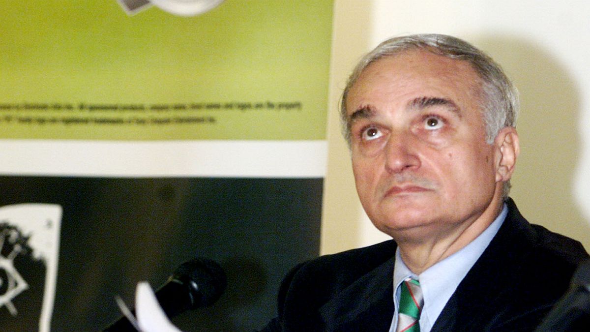 Τέλος η οδύσσεια για τον Μανώλη Μαυρομμάτη: Επέστρεψε σπίτι του ο «βράχος» της αθλητικογραφίας μετά από 2 χρόνια νοσηλείας