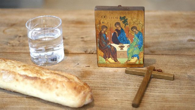 Η «Μέγγενη» της νηστείας: Γιατί η Μεγάλη Εβδομάδα επιβάλλει την απόλυτη κάθαρση σώματος και πνεύματος