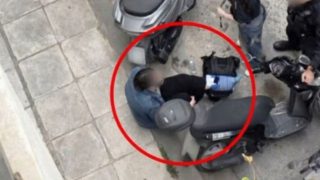 «Την άρπαξε από τον λαιμό και της έσπασε το πόδι»: Σοκ στο Παγκράτι με τον 59χρονο που κρύβεται από την αστυνομία