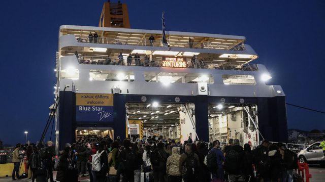 Πασχαλινή έξοδος 2026: «Bουλιάζουν» τα λιμάνια με 100% πληρότητα και 60.000 οχήματα στην άσφαλτο