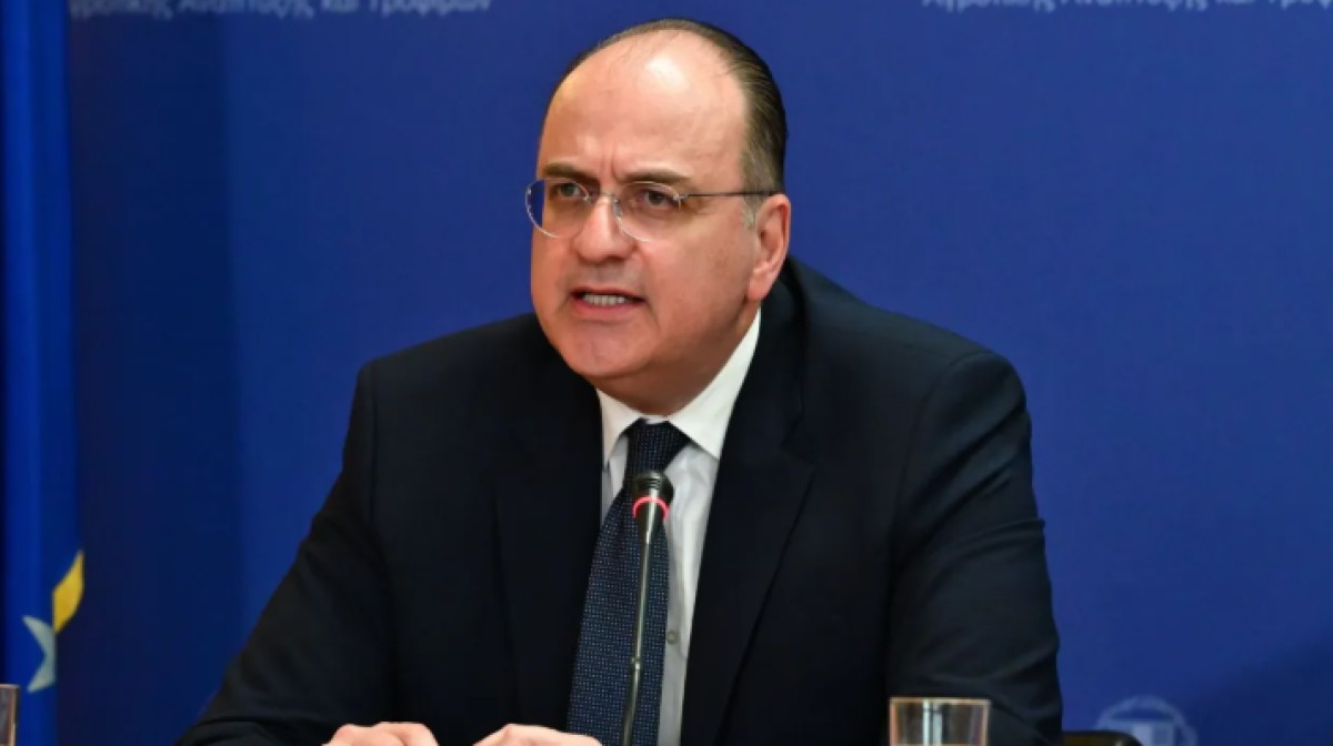 Νόμιμο με κάθε επισημότητα υποστηρίζει ο ίδιος ο Λαζαρίδης, ότι είναι το πτυχίο του