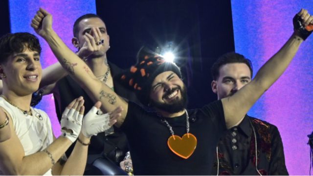 Σε… ρυθμούς «lasha» χορεύει ο Ακύλας το «Ferto»