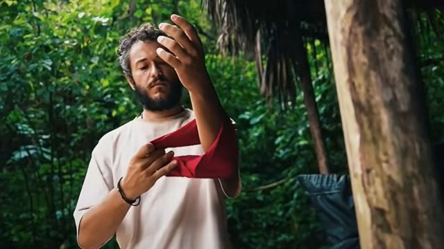Survivor trailer 01/04: «Δημήτρη μου, αφού δεν σου πάει η δημοσιογραφία…» – Εμφύλιος πριν το έπαθλο επικοινωνίας