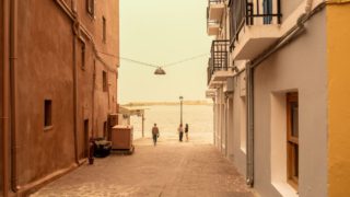 Καιρός σήμερα 15/4: Επιμένει η αφρικανική σκόνη – Πού θα «χτυπήσουν» τα 8 μποφόρ σύμφωνα με Τυράσκη και Σούζη