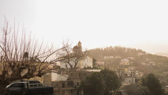 Καιρός σήμερα 14/4: Ζέστη, αφρικανική σκόνη και τοπικές μπόρες – Η πρόγνωση της Ρήγου και του Αρνιακού