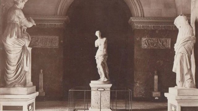 Σαν σήμερα 08 Απριλίου 1820: Ο αγρότης Γιώργος Κεντρωτάς, σκάβοντας στο κτήμα του στη Μήλο, ανακαλύπτει ένα γυναικείο άγαλμα – Την Αφροδίτη της Μήλου