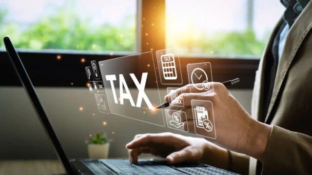 Νέα «μπλόκα» της ΑΑΔΕ σε μικρές επιχειρήσεις και e-shop – Ποιοι κινδυνεύουν με πρόστιμα