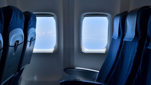 Αδιανόητο: Ζευγάρι πενηντάρηδων έκανε σεξ μέσα στο αεροπλάνο – Αυτό που είπαν αργότερα «πάγωσε» τους πάντες