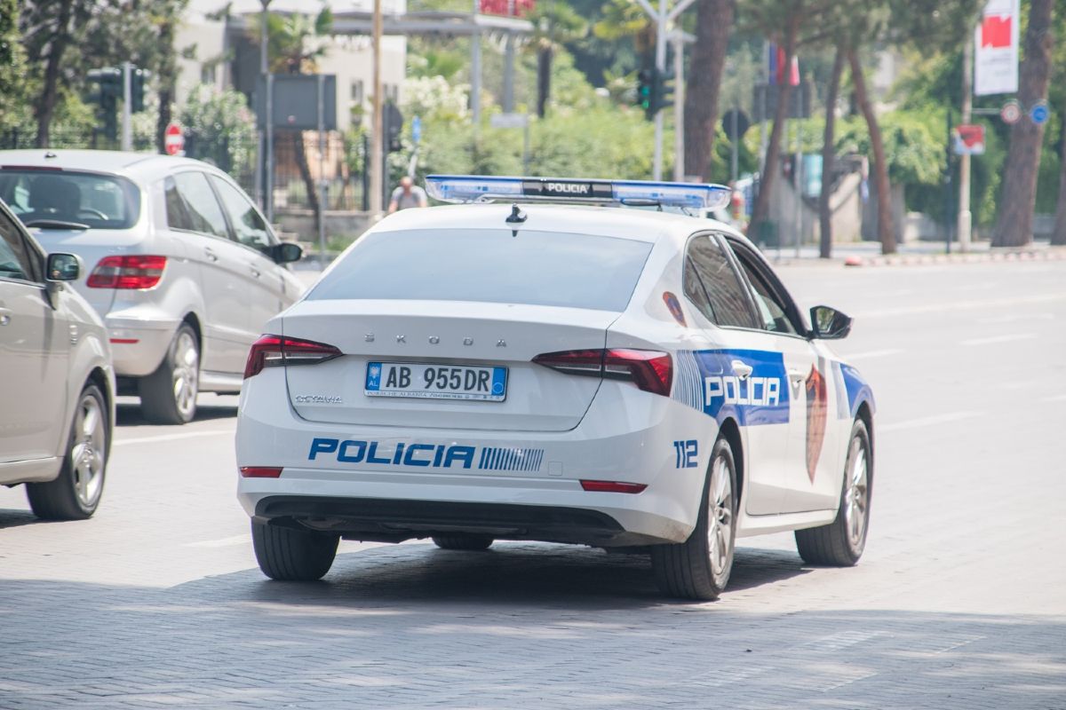 Το viral «κόλπο» με το διαβατήριο στην Αλβανία