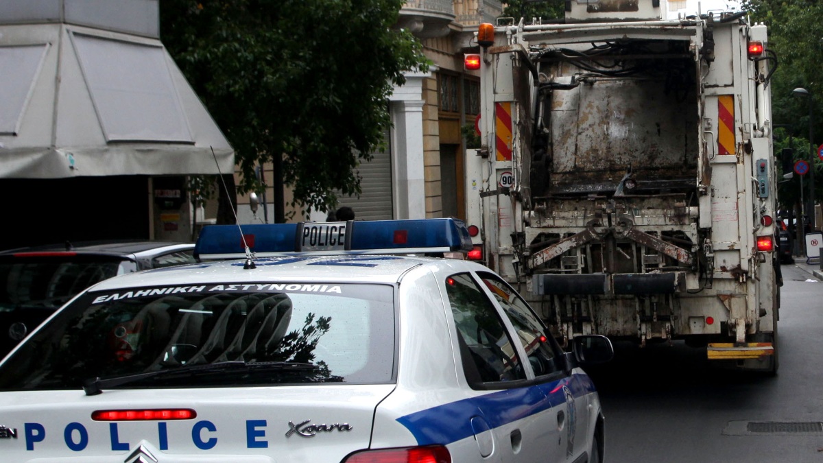 Σοκ στη Θεσσαλονίκη: Άνδρας κοιμόταν σε κάδο σκουπιδιών και βρέθηκε μέσα στο απορριμματοφόρο – Κατέληξε στην πρέσα