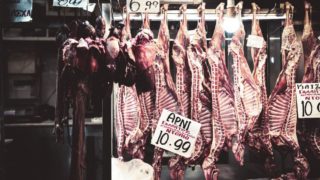 Το «χρηματιστήριο» του Πάσχα: Ράλι τιμών σε αρνί και τσουρέκι – «Πικρά» τα δεδομένα της φετινής κίνησης