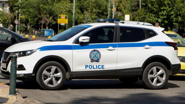 Θεσσαλονίκη: Χειροπέδες σε υπεύθυνο και πελάτες για παράνομα «φρουτάκια» – Τα αδήλωτα μεροκάματα