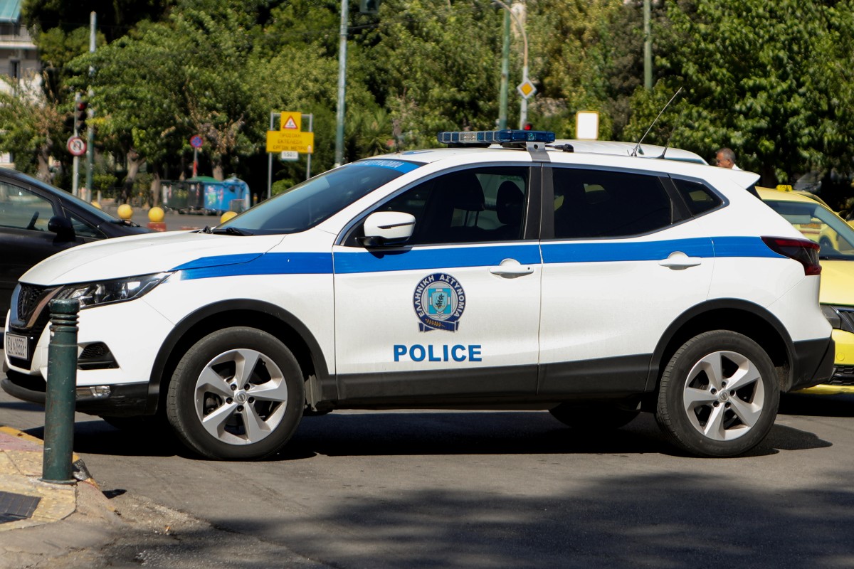 Θεσσαλονίκη: Χειροπέδες σε υπεύθυνο και πελάτες για παράνομα «φρουτάκια» – Τα αδήλωτα μεροκάματα
