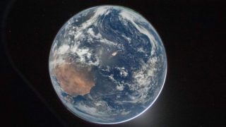 Artemis II: Η εντυπωσιακή πρώτη εικόνα της Γης από το ταξίδι στη Σελήνη – «Είμαστε όλοι κολλημένοι στο παράθυρο», λένε οι αστροναύτες