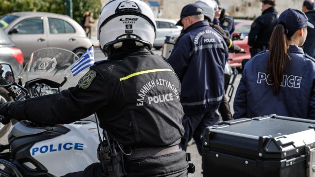 Σύστημα σε δυσλειτουργία, επιχειρήσεις σε εξέλιξη: Χωρίς ασυρμάτους έμεινε η Αστυνομία