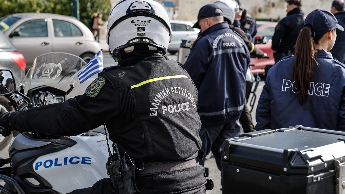 Σύστημα σε δυσλειτουργία, επιχειρήσεις σε εξέλιξη: Χωρίς ασυρμάτους έμεινε η Αστυνομία
