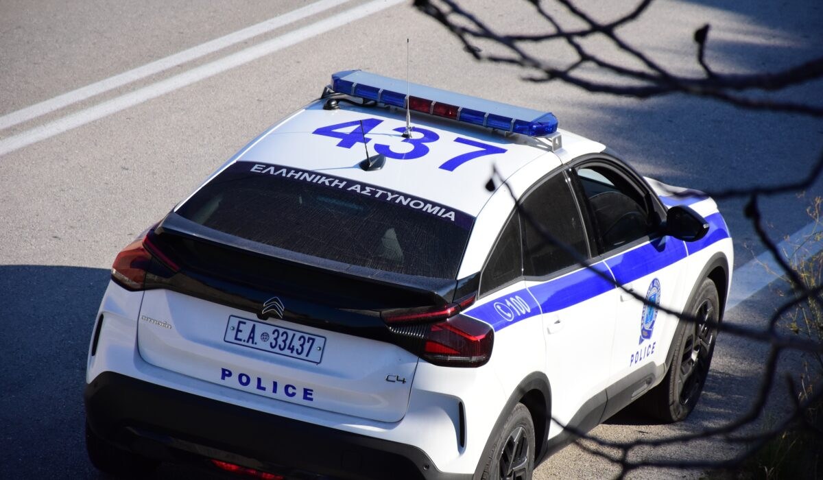 Συναγερμός στις αρχές μετά τον τραυματισμό υπαλλήλου περιπτέρου από αιχμηρό αντικείμενο στην περιοχή Εξάρχεια.