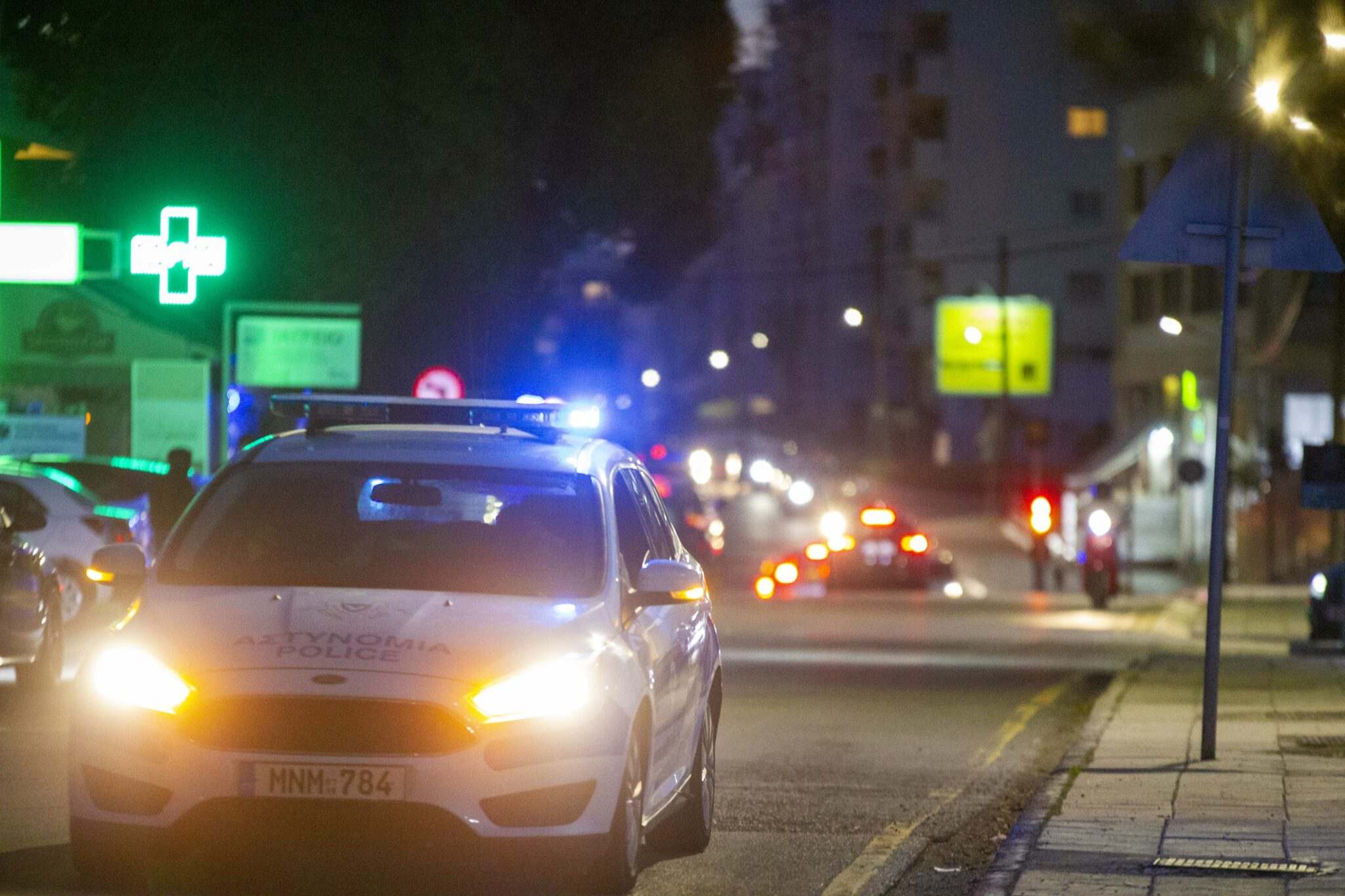 Σοβαρό επεισόδιο με ξυλοδαρμό και τραυματισμό από κατσαβίδι ξεκίνησε από την οδό Θηβών στο Ίλιον το βράδυ του Πάσχα.