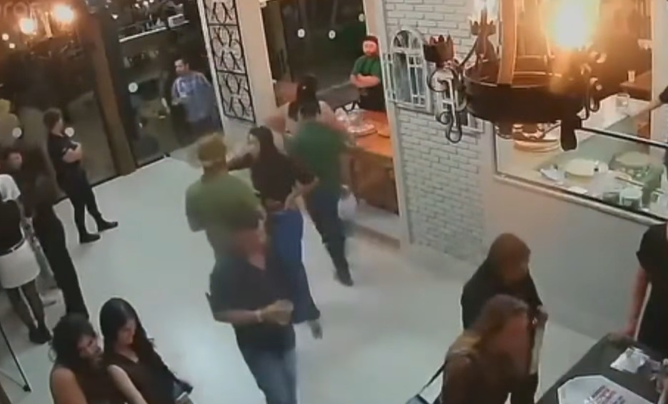 Σοκ στη Βραζιλία: Άνδρας συνελήφθη επ' αυτοφώρω μετά από κτηνώδη επίθεση και ακρωτηριασμό της συζύγου του.
