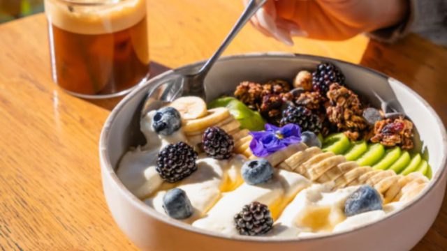 Brunch στο Παγκράτι: Το μαγαζί με το Basque Cheesecake που «γκρεμίζει» το TikTok