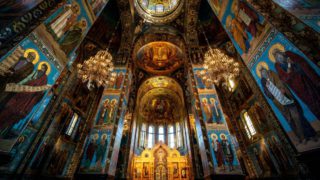 Ανεπιθύμητη σε ναό γνωστή Ελληνίδα influencer – Η εμφάνιση που προκάλεσε την οργή της εκκλησίας