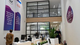«Καλά έκανε ο 89χρονος στον ΕΦΚΑ»: Το χρονικό της επίθεσης οργισμένου ζευγαριού στη ΔΥΠΑ Βέροιας