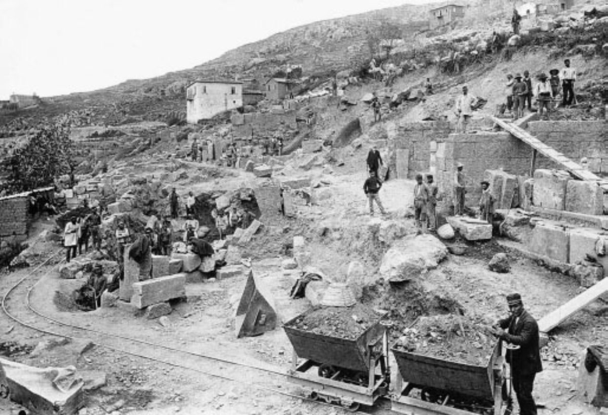 Διασώθηκε γιατί θάφτηκε, πιθανότατα λόγω φυσικών καταστροφών, και έτσι προστατεύτηκε από λεηλασίες