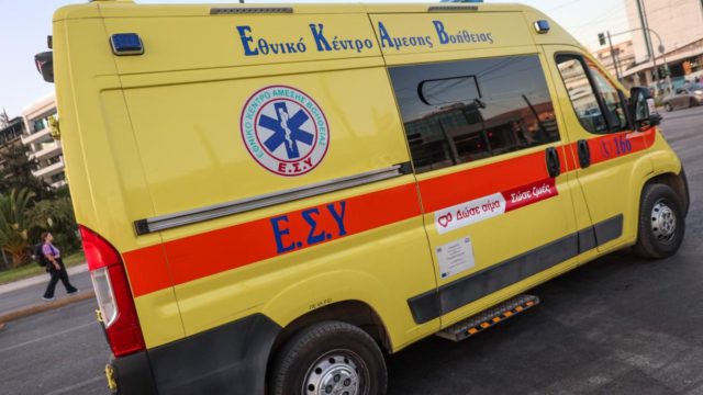Συναγερμός στο Ηράκλειο: 19χρονος βούτηξε στο κενό – Σώθηκε τελευταία στιγμή 13χρονη, την πρόλαβε ο πατέρας της πριν πηδήξει