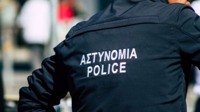 Συναγερμός στο κέντρο της Αθήνας: Συνελήφθη αλλοδαπός με χειροβομβίδα – Θα «χτυπούσε» σπίτι πρώην εισαγγελέα;