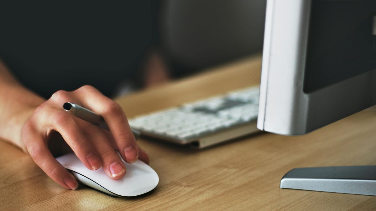 Η Εφορία βάζει στο μικροσκόπιο τα e-shops – Τι να προσέξουν οι επιχειρήσεις