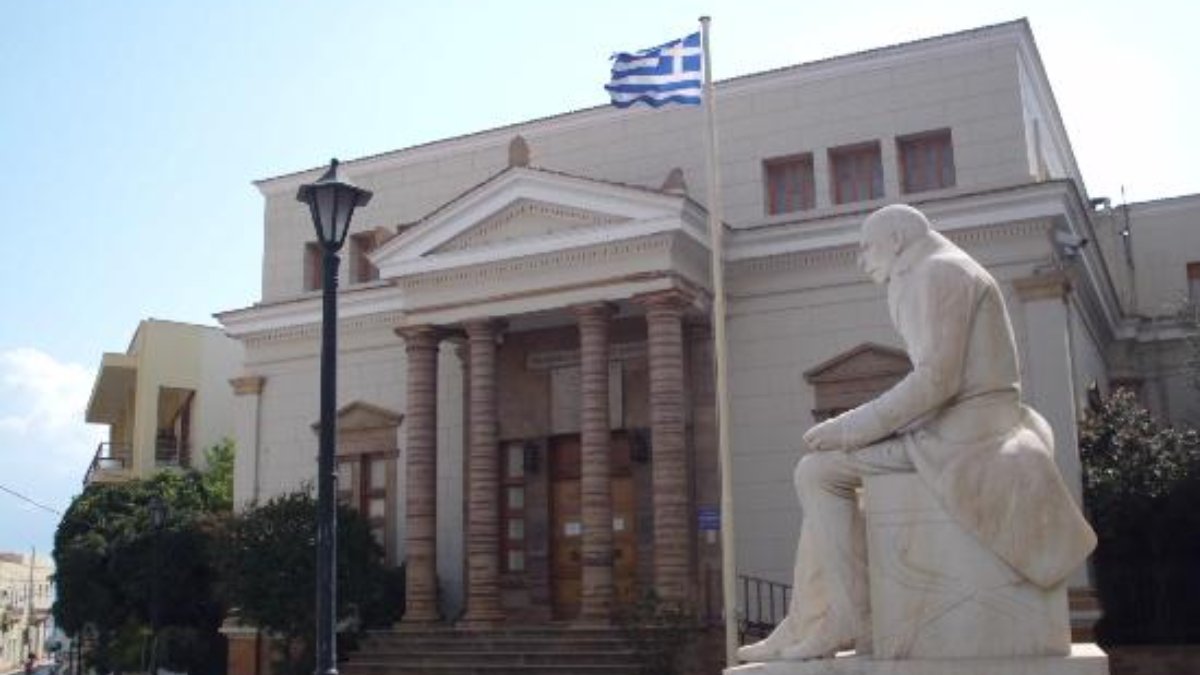 Η βιβλιοθήκη του παραμένει θησαυρός στη Χίο, στη Βιβλιοθήκη «Κοραής»