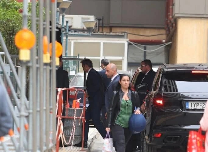 Η στιγμή που ο Κυριάκος Μητσοτάκης φτάνει στον Ευαγγελισμό