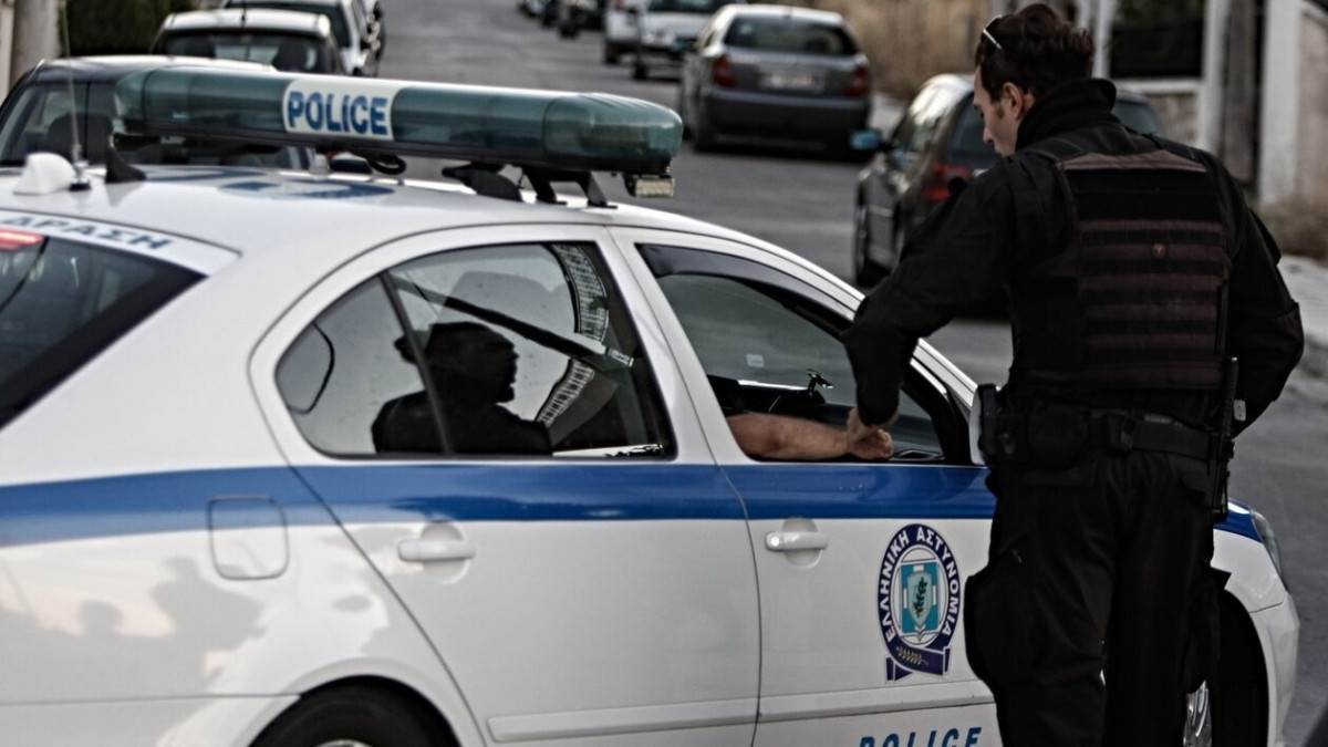 Συναγερμός στην περιοχή του Ζωγράφου μετά από καταγγελίες για άγριο επεισόδιο με πυροβολισμούς κοντά στις εστίες.