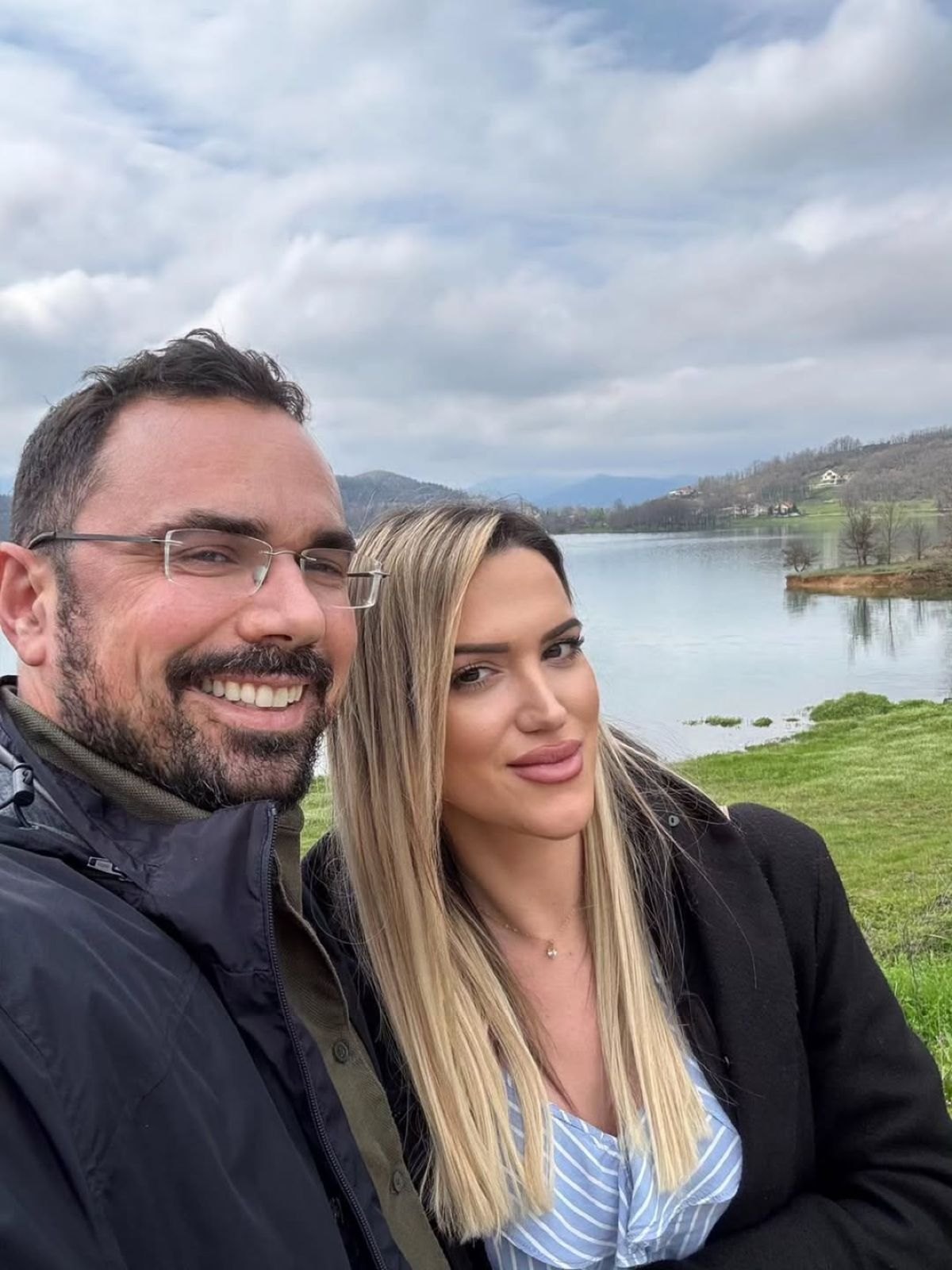 Ο Νίκος Μισίρης και η Όλγα Παπαβγούλη απολαμβάνουν την κοινή τους καθημερινότητα κάτω από την ίδια στέγη.