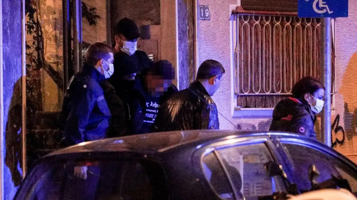 Η αίθουσα του Μικτού Ορκωτού Δικαστηρίου της Αθήνας έγινε το επίκεντρο των εξελίξεων για το αποτρόπαιο έγκλημα στους Αμπελόκηπους.