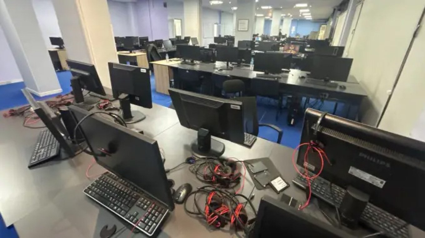 Συντονισμένη επιχείρηση σε τηλεφωνικά κέντρα στην Αλβανία οδήγησε στην εξάρθρωση διεθνούς κυκλώματος απάτης.