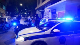 Δραματικές στιγμές στον Νέο Κόσμο: Συναγερμός για ταμπουρωμένο άντρα στο σπίτι του