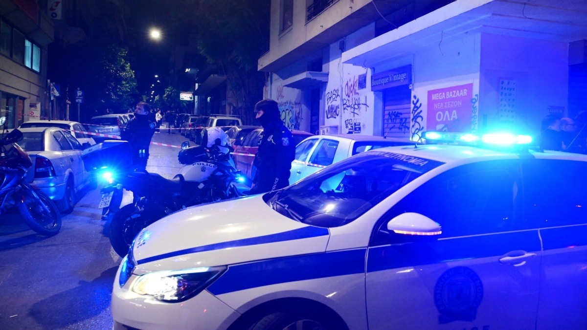 Δραματικές στιγμές στον Νέο Κόσμο: Συναγερμός για ταμπουρωμένο άντρα στο σπίτι του